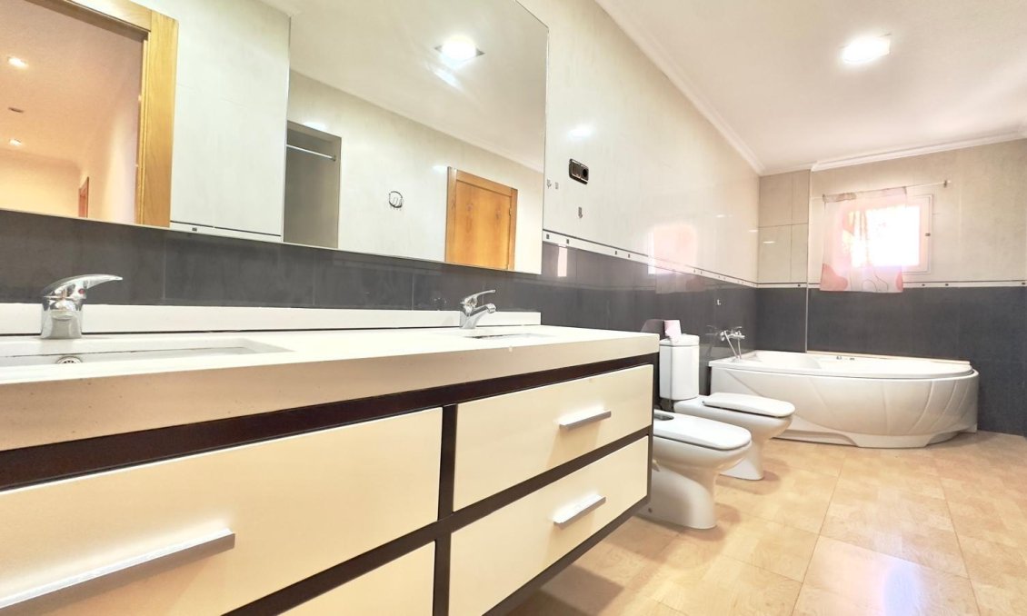 Segunda mano - Apartamento -
Torrevieja - Centro