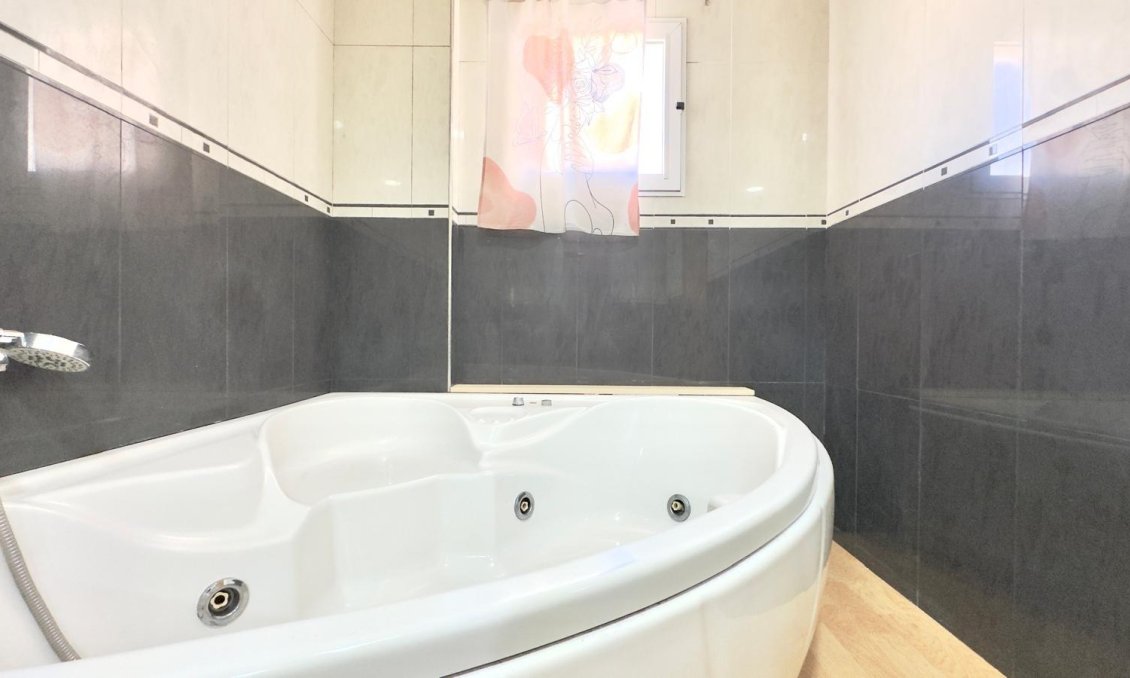 Segunda mano - Apartamento -
Torrevieja - Centro