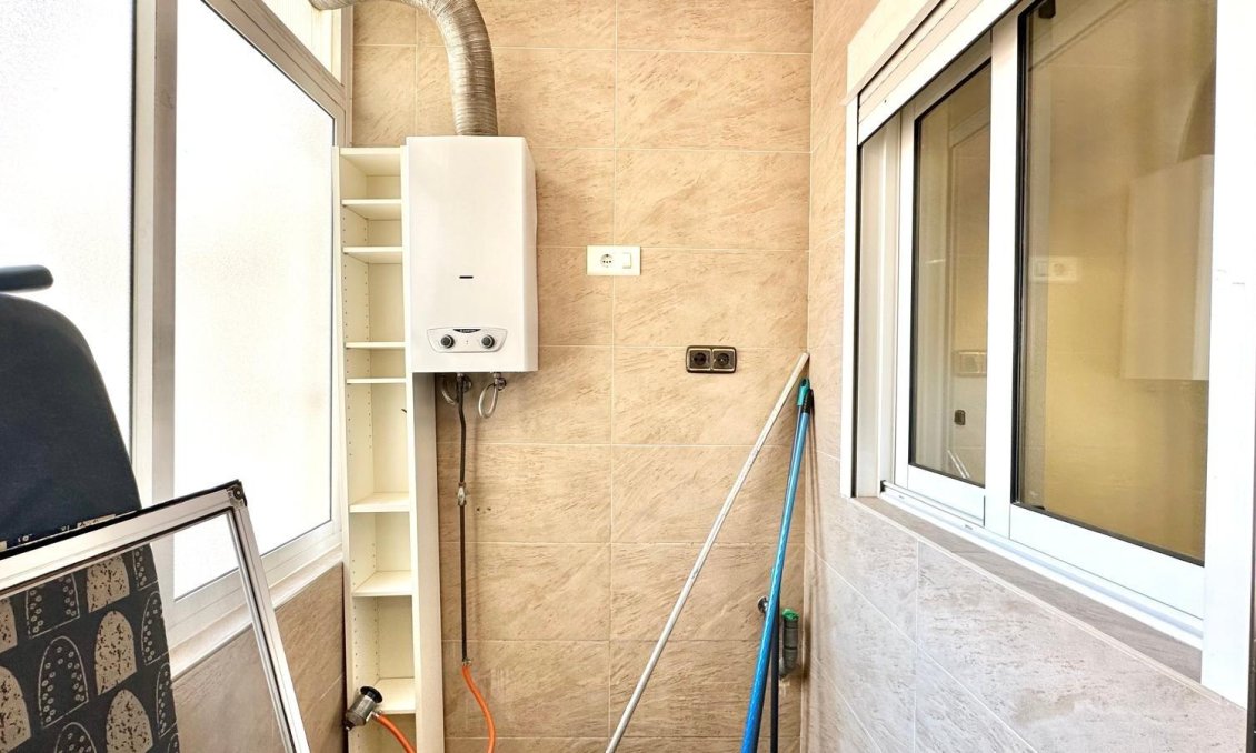 Segunda mano - Apartamento -
Torrevieja - Centro