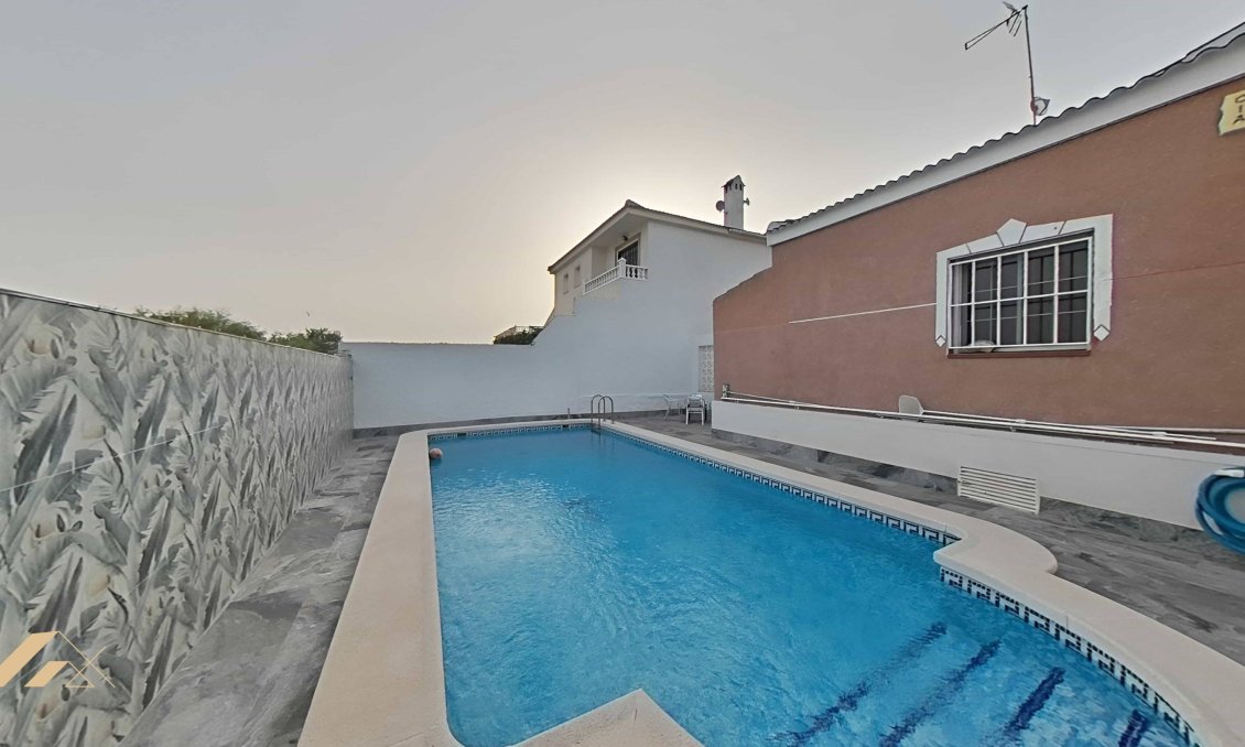 Segunda mano - Villa -
Torrevieja - San Luis