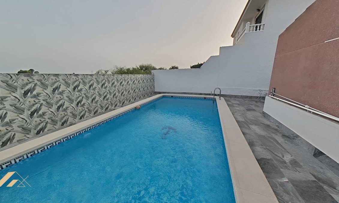 Segunda mano - Villa -
Torrevieja - San Luis