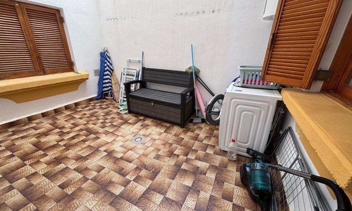 Segunda mano - Apartamento -
Torrevieja - Los Frutales