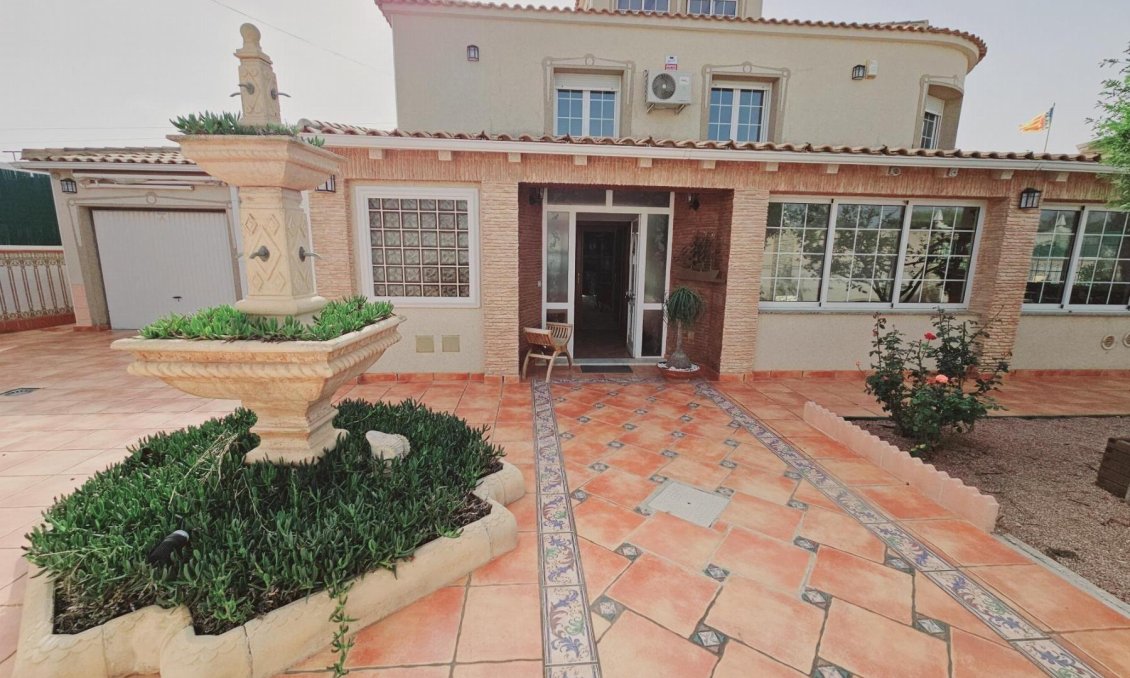 Resale - Villa -
Torrevieja - La Siesta - El Salado - Torreta