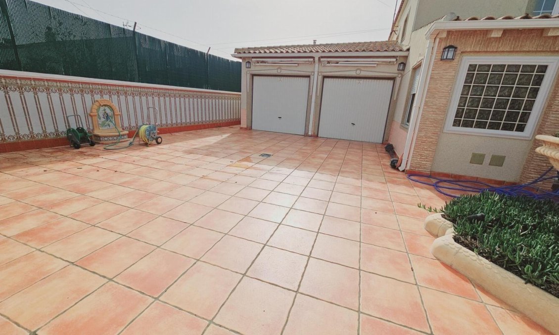 Resale - Villa -
Torrevieja - La Siesta - El Salado - Torreta