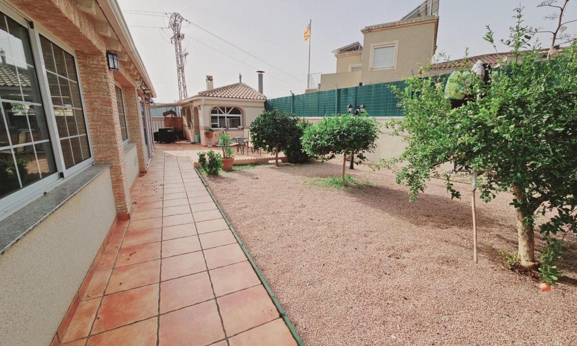 Resale - Villa -
Torrevieja - La Siesta - El Salado - Torreta