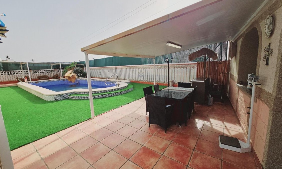 Resale - Villa -
Torrevieja - La Siesta - El Salado - Torreta