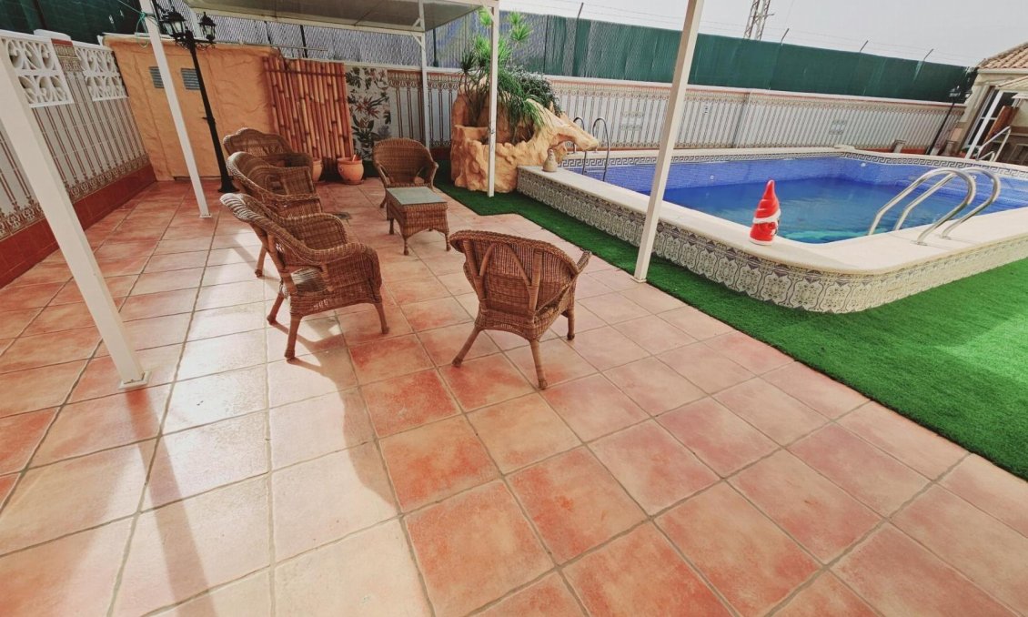 Resale - Villa -
Torrevieja - La Siesta - El Salado - Torreta