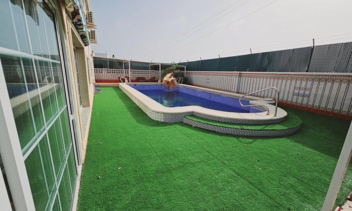 Resale - Villa -
Torrevieja - La Siesta - El Salado - Torreta