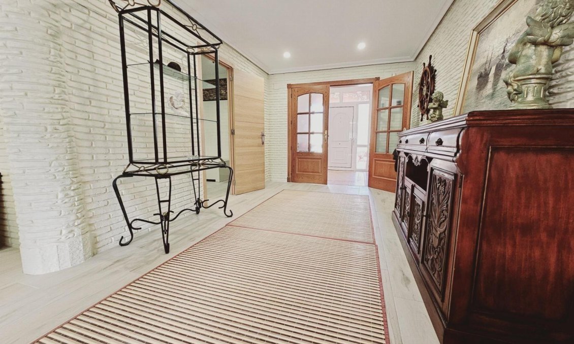 Resale - Villa -
Torrevieja - La Siesta - El Salado - Torreta