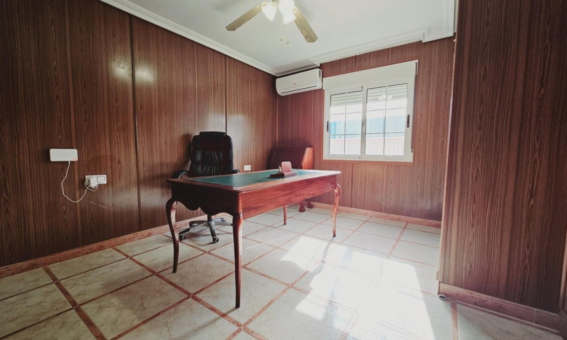 Resale - Villa -
Torrevieja - La Siesta - El Salado - Torreta