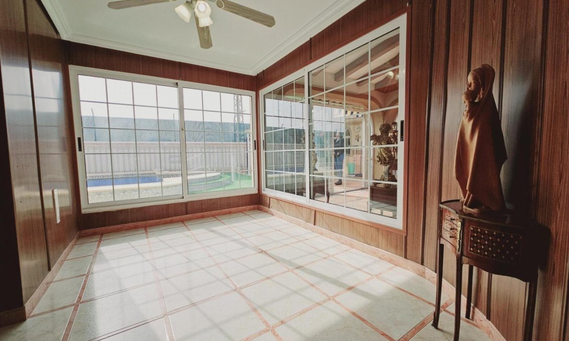 Resale - Villa -
Torrevieja - La Siesta - El Salado - Torreta