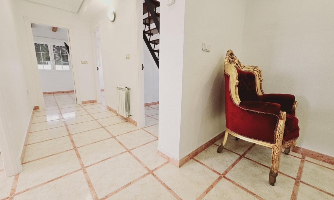 Resale - Villa -
Torrevieja - La Siesta - El Salado - Torreta