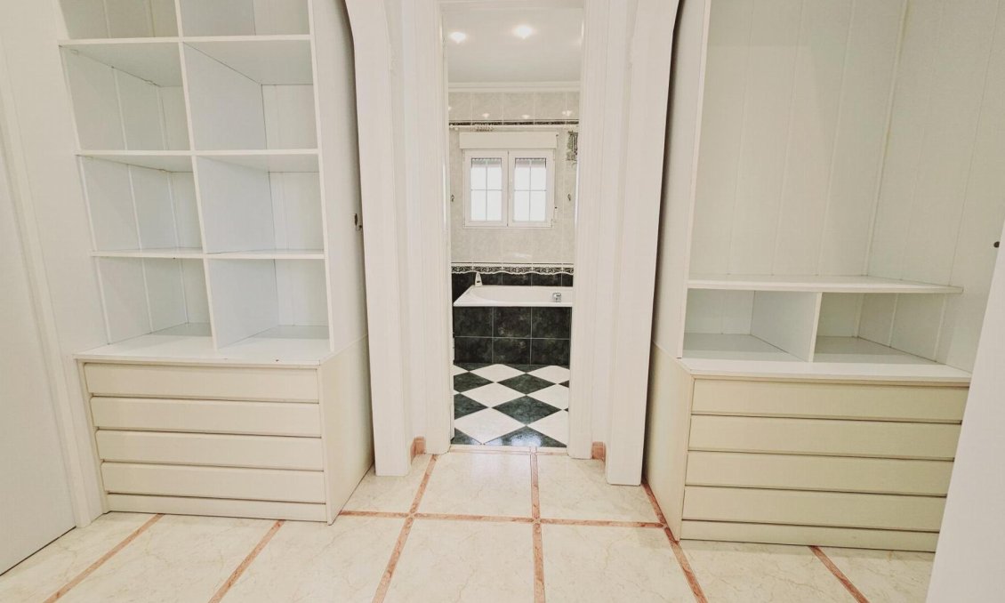 Resale - Villa -
Torrevieja - La Siesta - El Salado - Torreta