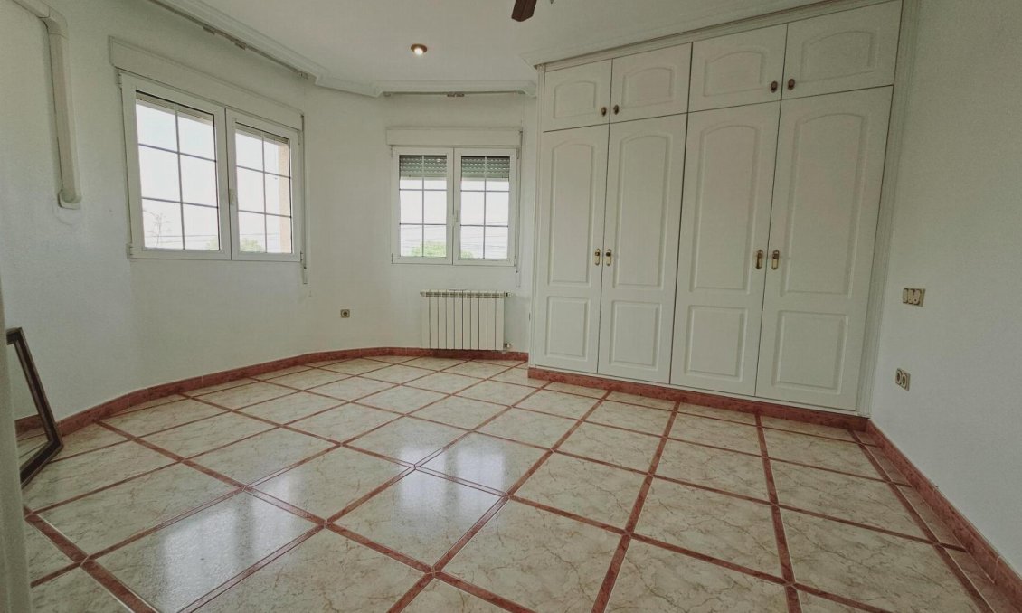 Resale - Villa -
Torrevieja - La Siesta - El Salado - Torreta