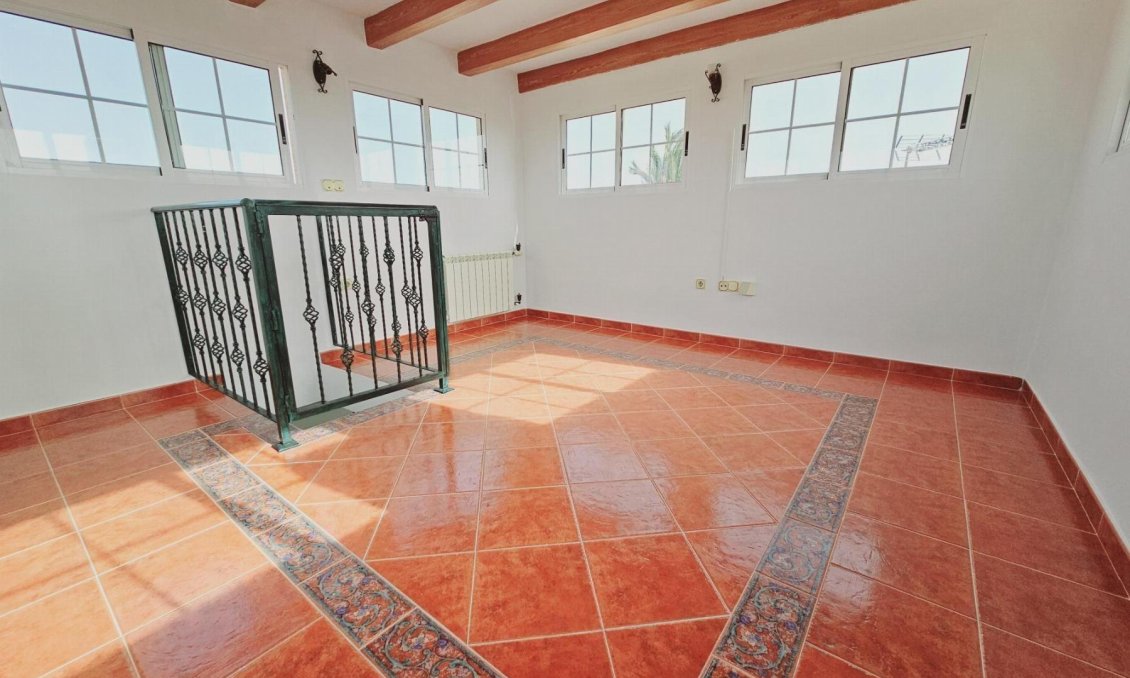 Resale - Villa -
Torrevieja - La Siesta - El Salado - Torreta