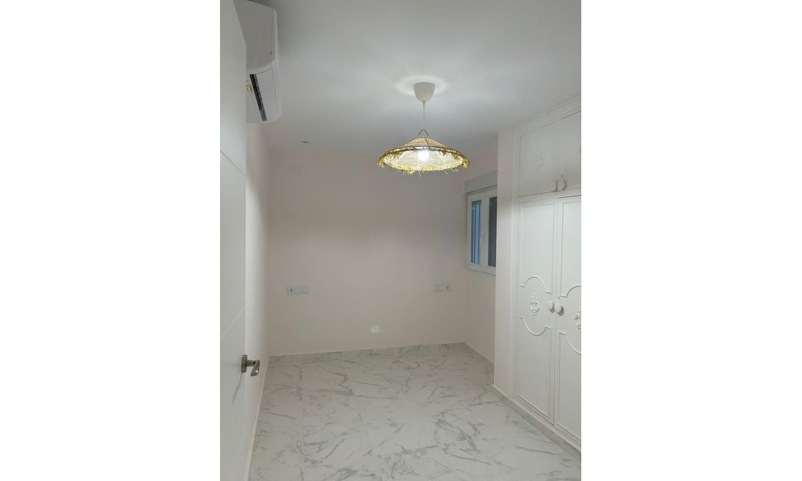 Revente - Appartement -
Torrevieja