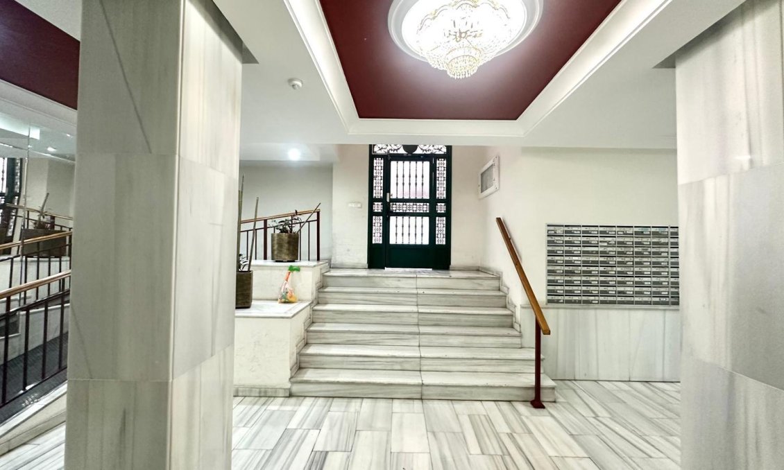 Segunda mano - Apartamento -
Torrevieja - Centro