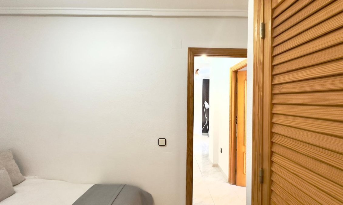 Segunda mano - Apartamento -
Torrevieja - Playa del Cura