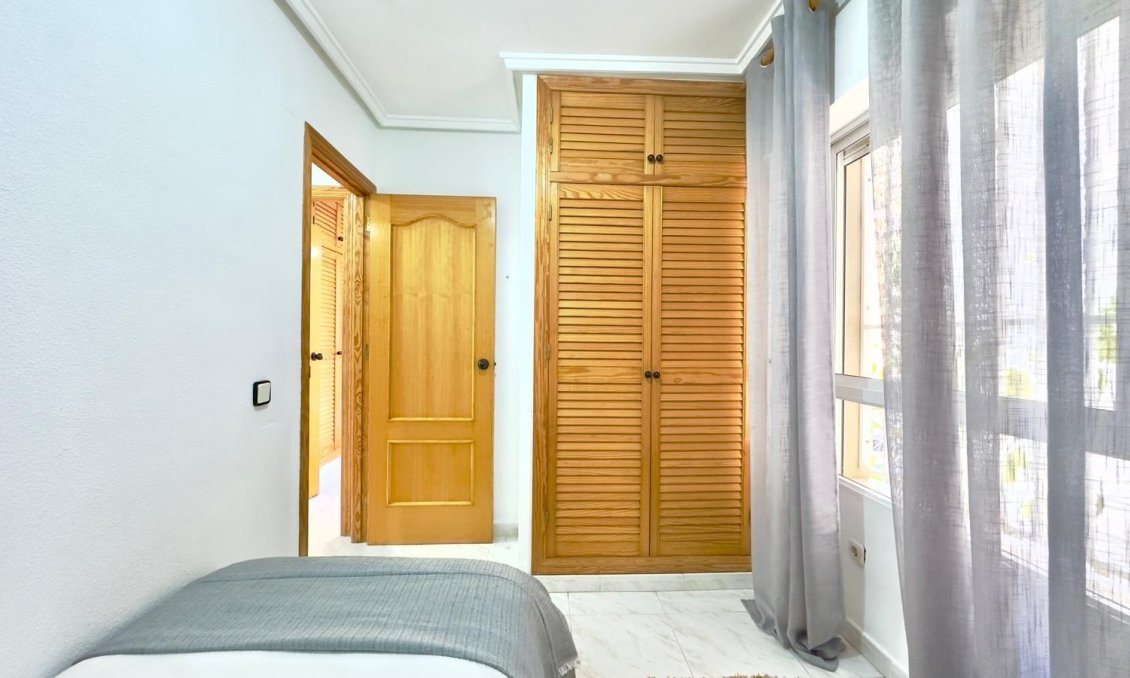 Segunda mano - Apartamento -
Torrevieja - Playa del Cura