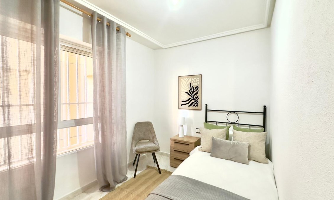 Segunda mano - Apartamento -
Torrevieja - Playa del Cura