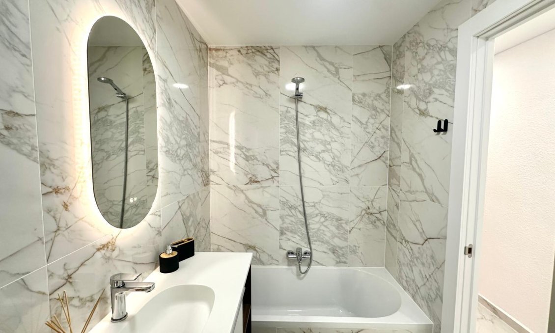 Segunda mano - Apartamento -
Torrevieja - Playa del Cura