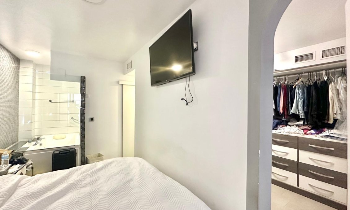 Resale - Apartment -
Torrevieja