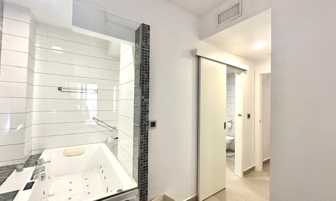 Resale - Apartment -
Torrevieja