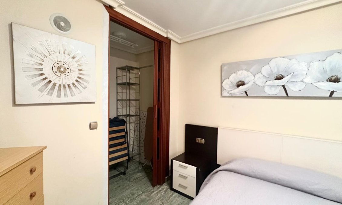 Segunda mano - Ático -
Torrevieja