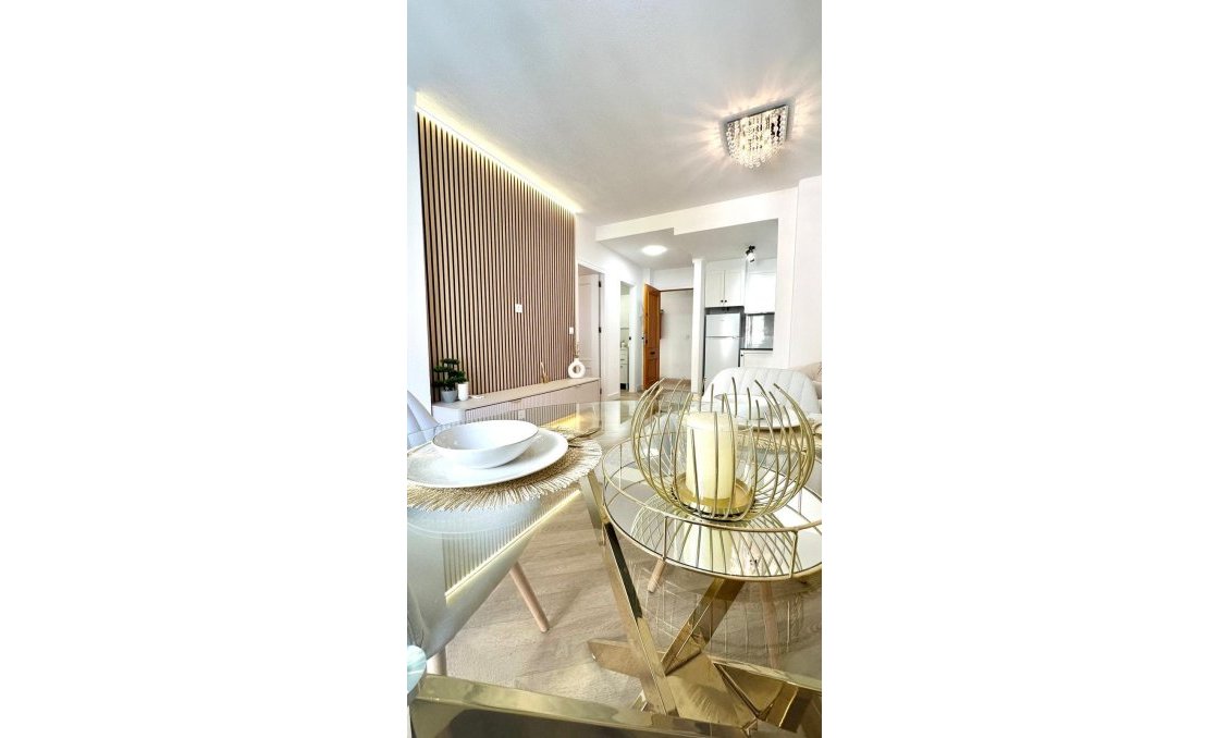 Segunda mano - Apartamento -
Torrevieja - Centro