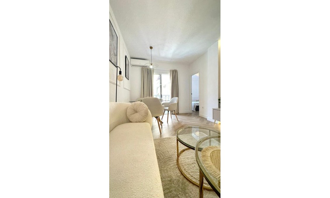 Segunda mano - Apartamento -
Torrevieja - Centro