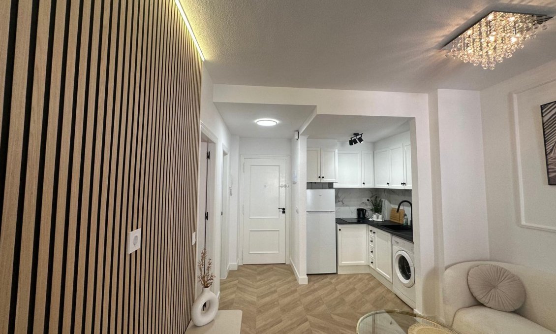 Segunda mano - Apartamento -
Torrevieja - Centro