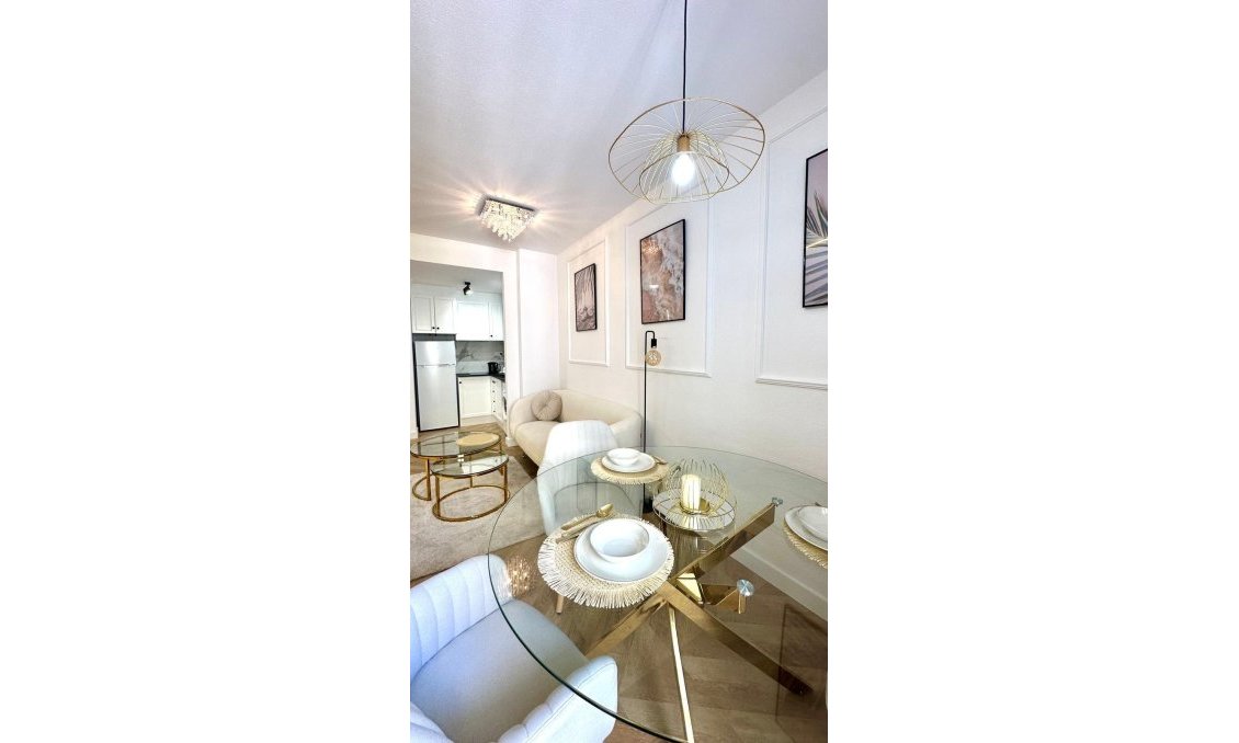 Segunda mano - Apartamento -
Torrevieja - Centro