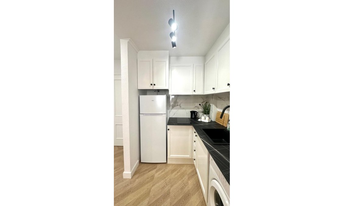 Segunda mano - Apartamento -
Torrevieja - Centro