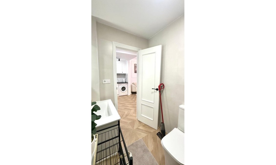 Segunda mano - Apartamento -
Torrevieja - Centro