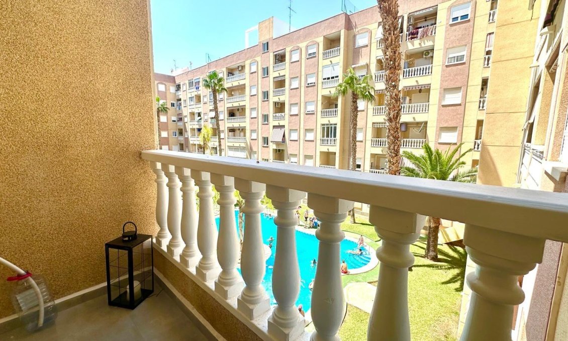 Segunda mano - Apartamento -
Torrevieja - Centro