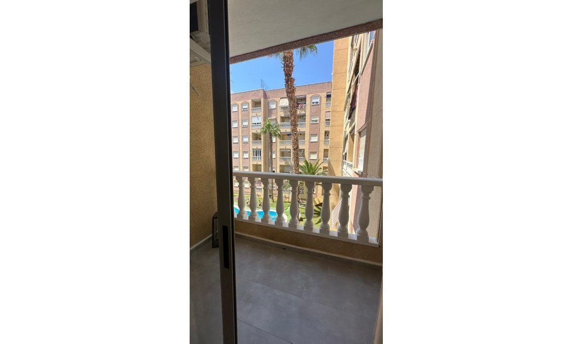 Segunda mano - Apartamento -
Torrevieja - Centro