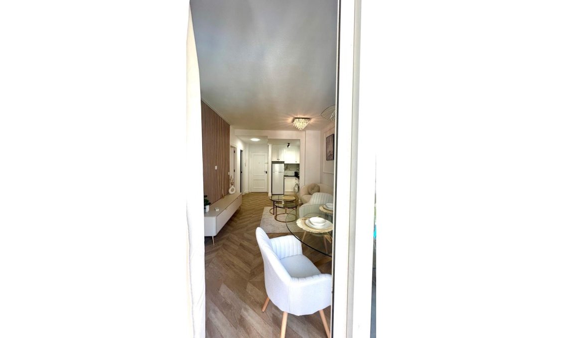 Segunda mano - Apartamento -
Torrevieja - Centro