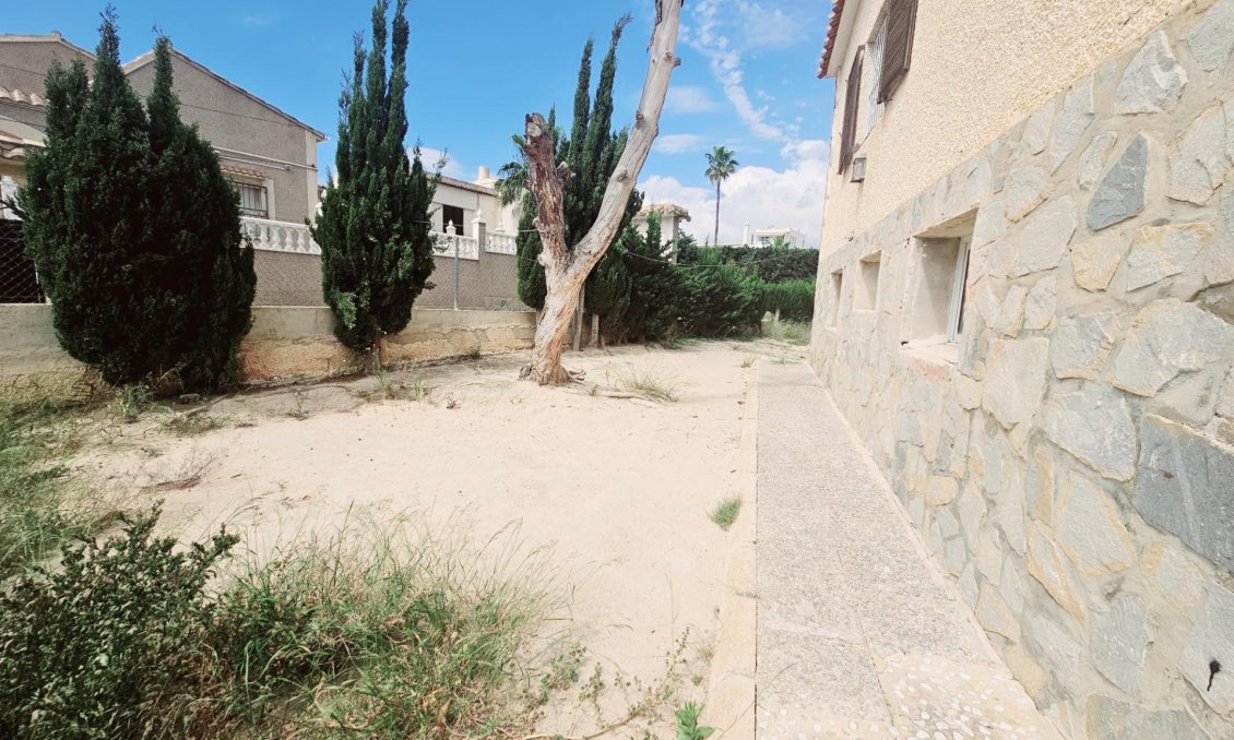 Resale - Villa -
Torrevieja - Los Balcones - Los Altos del Edén