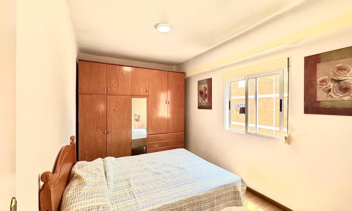 Segunda mano - Apartamento -
Torrevieja - Estacion De Autobuses