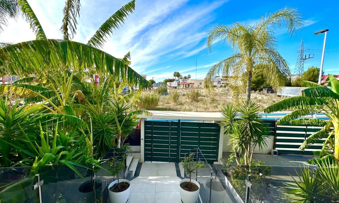 Resale - Apartment -
Finestrat