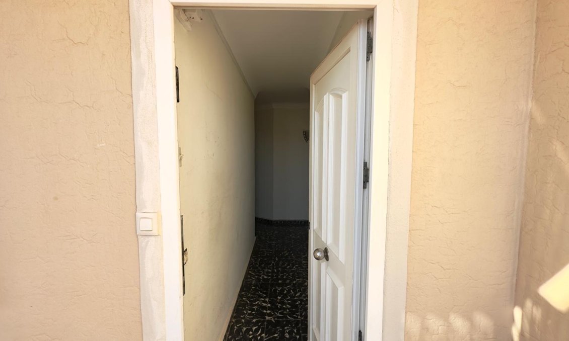 Segunda mano - Apartamento -
Torrevieja - Zona Los Frutales