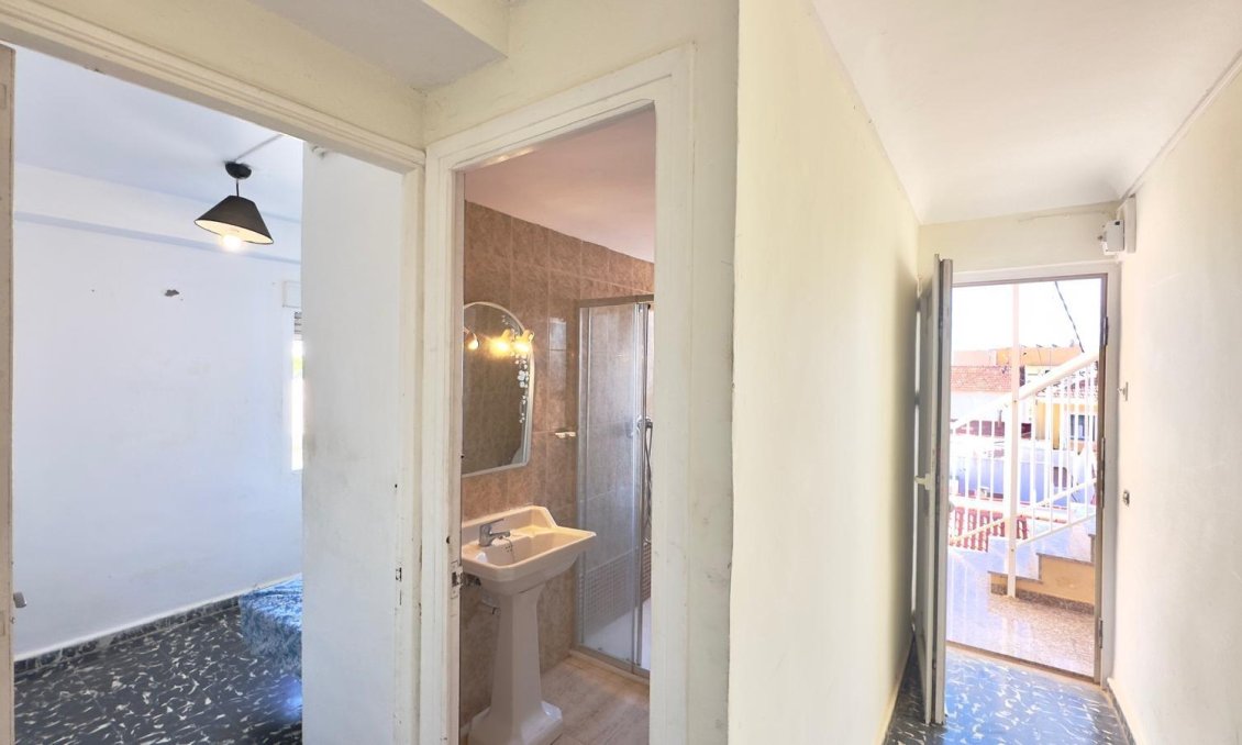 Segunda mano - Apartamento -
Torrevieja - Zona Los Frutales