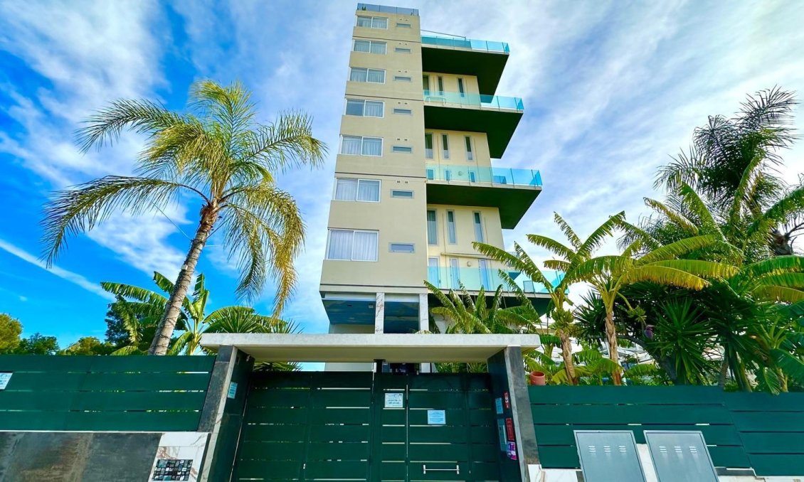 Resale - Apartment -
Finestrat