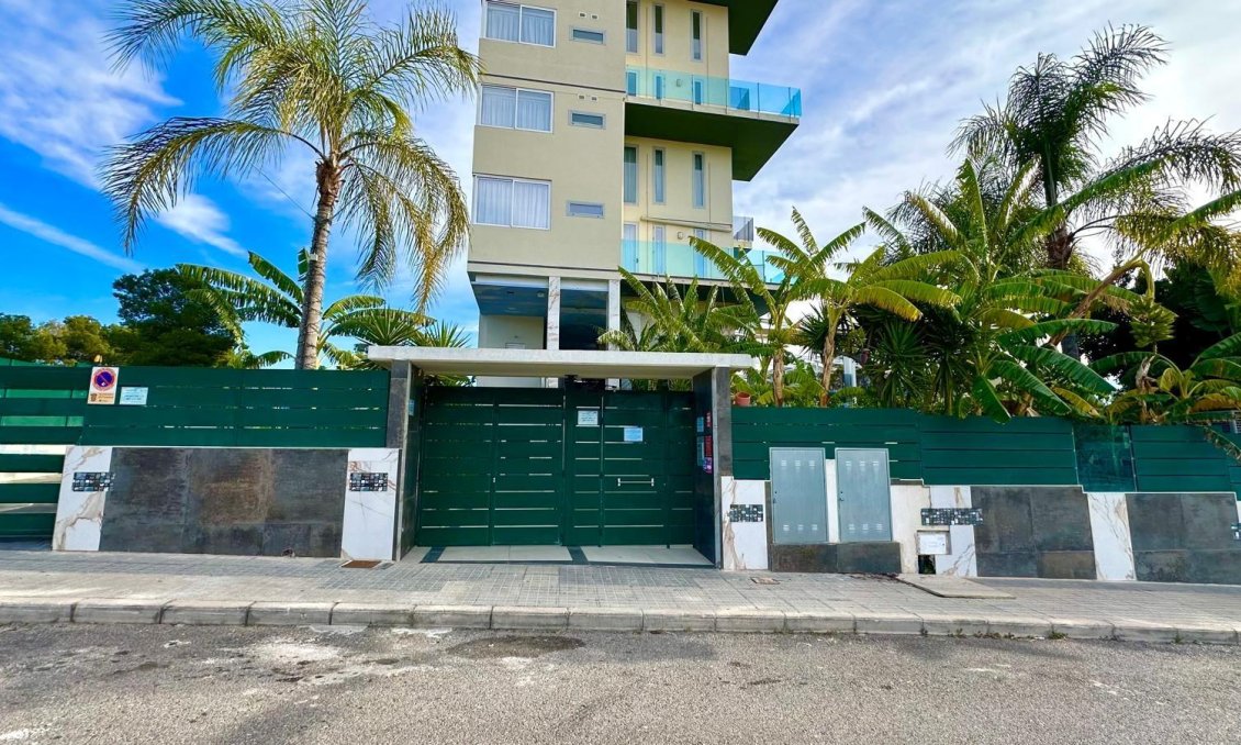 Resale - Apartment -
Finestrat