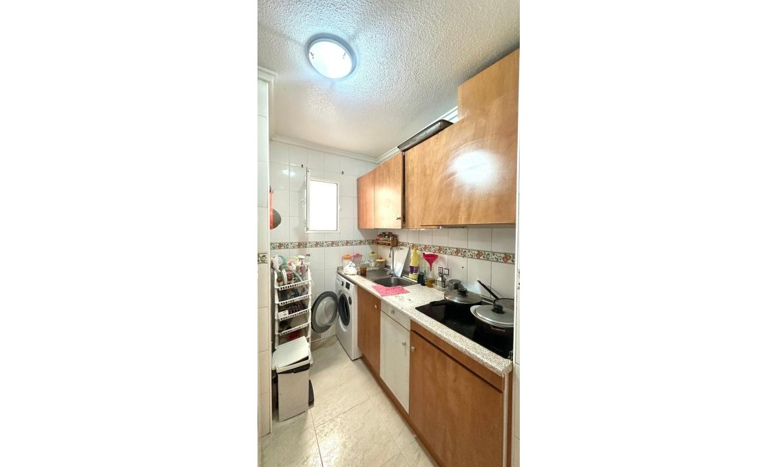 Segunda mano - Apartamento -
Torrevieja - Estacion De Autobuses