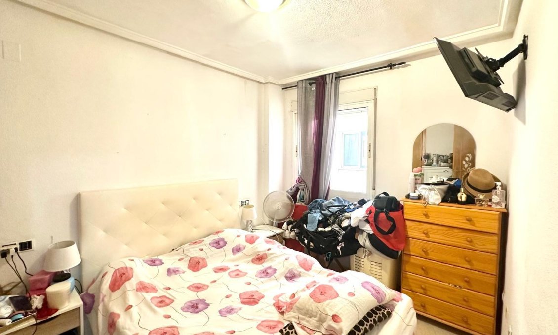 Segunda mano - Apartamento -
Torrevieja - Estacion De Autobuses