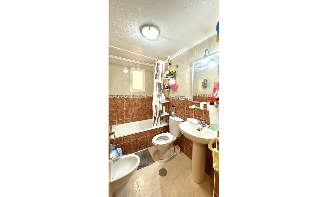 Segunda mano - Apartamento -
Torrevieja - Estacion De Autobuses