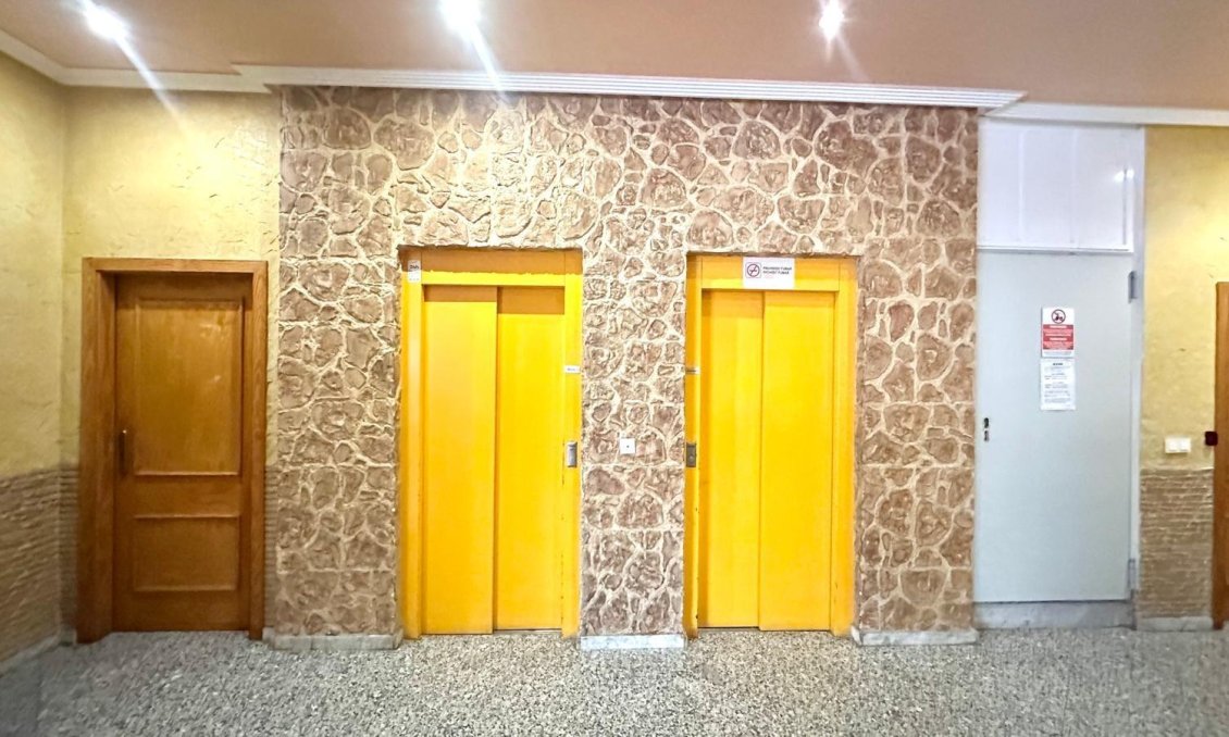 Segunda mano - Apartamento -
Torrevieja - Estacion De Autobuses