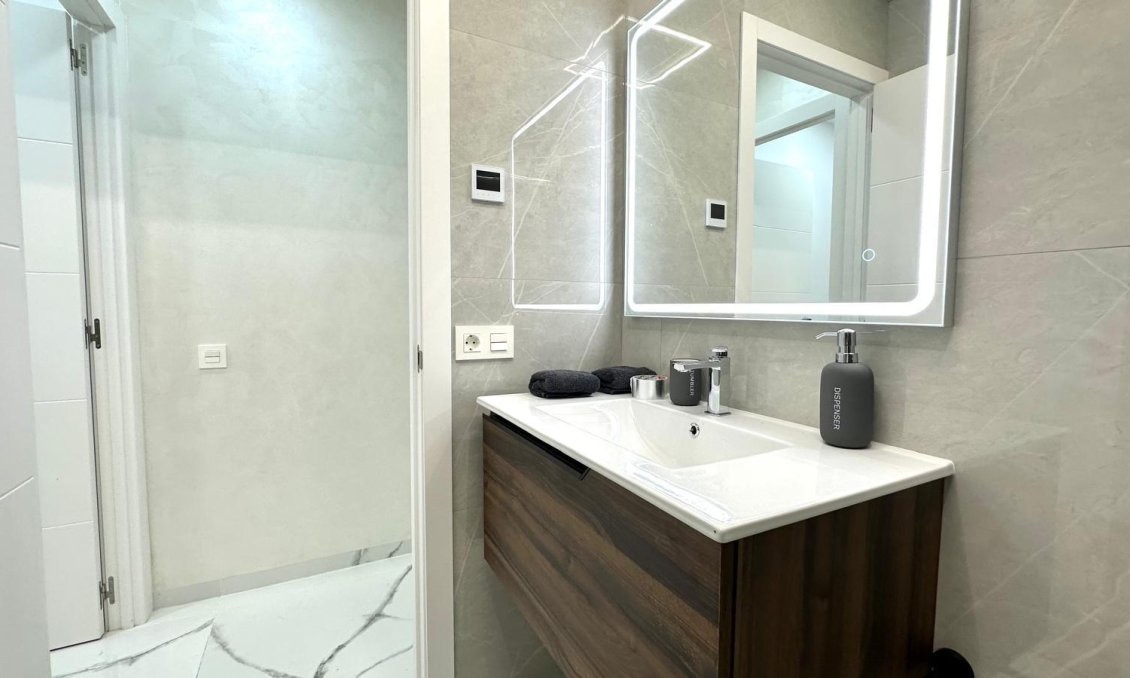 Használt Ingatlanok - Apartman -
Torrevieja - Playa del Cura