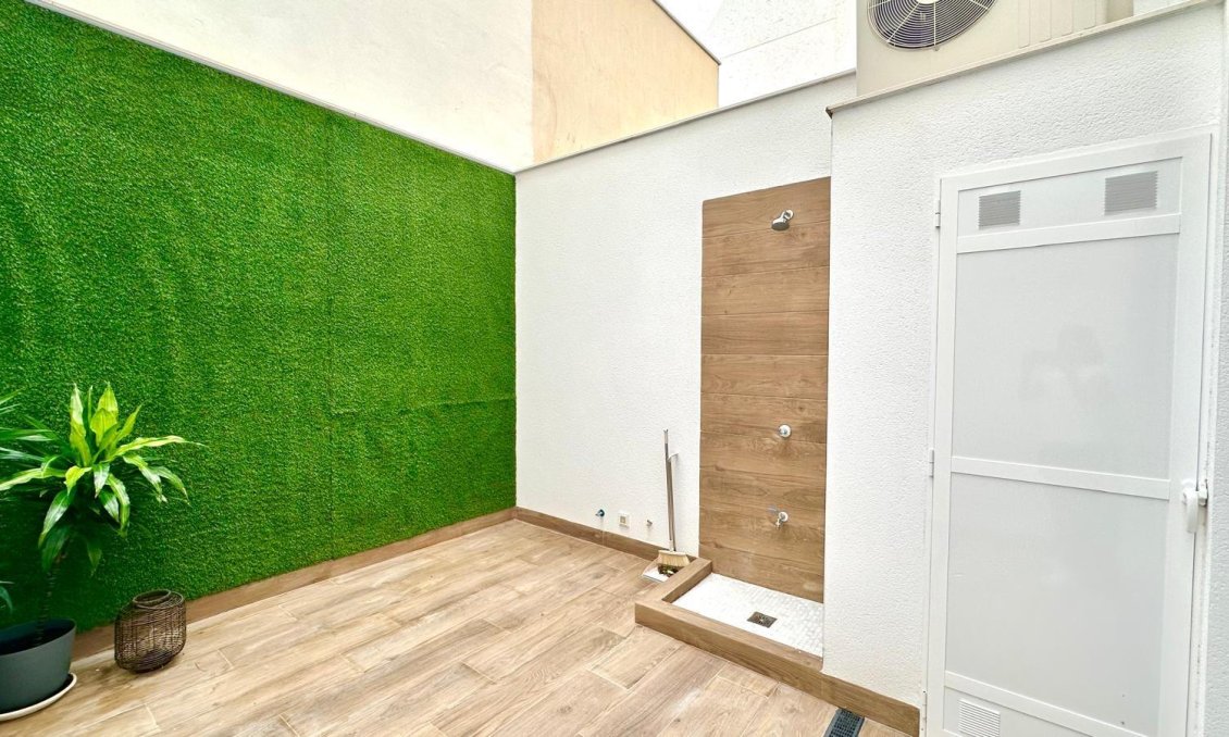 Használt Ingatlanok - Apartman -
Torrevieja - Playa del Cura